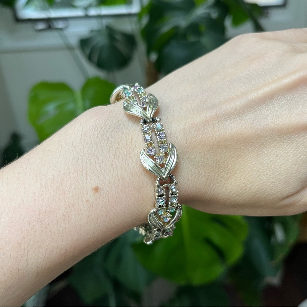 Elegant Silver Bracelet with Crystal Accents - Picture 5 of 5